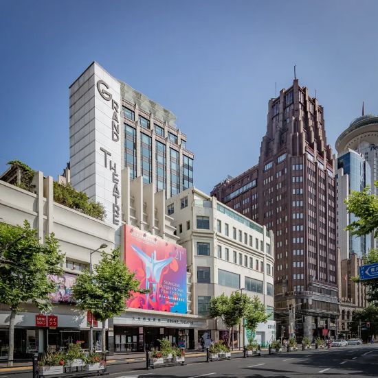 半岛官网追随上海近代影戏院的修建暗码与都会大众影象(图4)