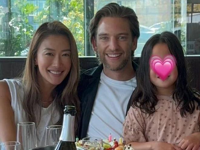 半岛官网谢婷婷42岁再孕大女儿生父成谜谢贤谢霆锋家属添新丁！(图7)