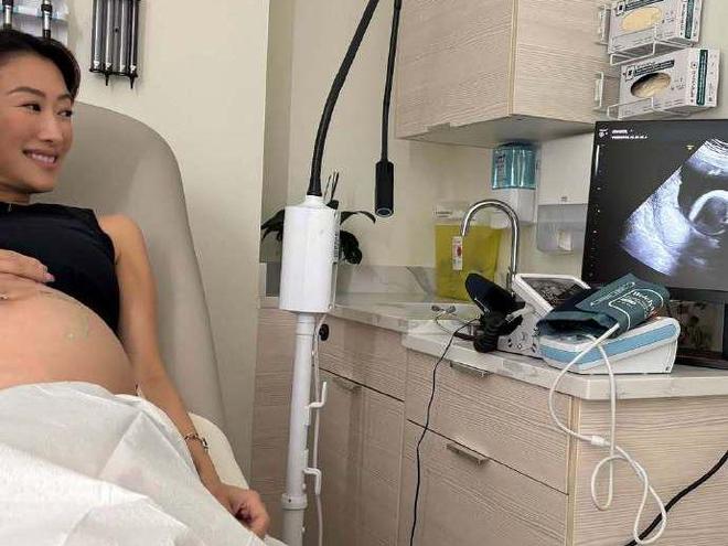 半岛官网谢婷婷42岁再孕大女儿生父成谜谢贤谢霆锋家属添新丁！(图10)