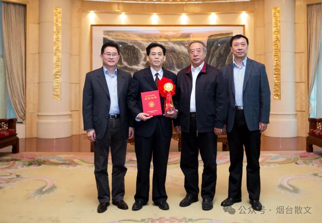 半岛官网邓兆安 老报人鼓舞我创佳构(图2)