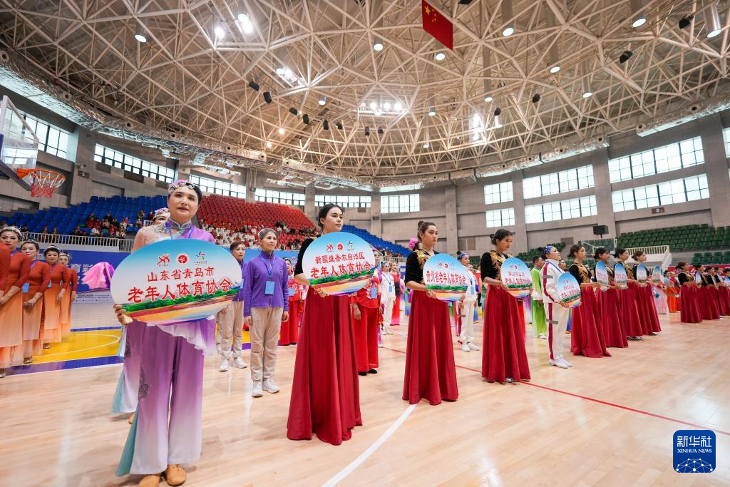 半岛体育2025年天下老年人健身秧歌交换举动在新疆奎屯落幕(图2)