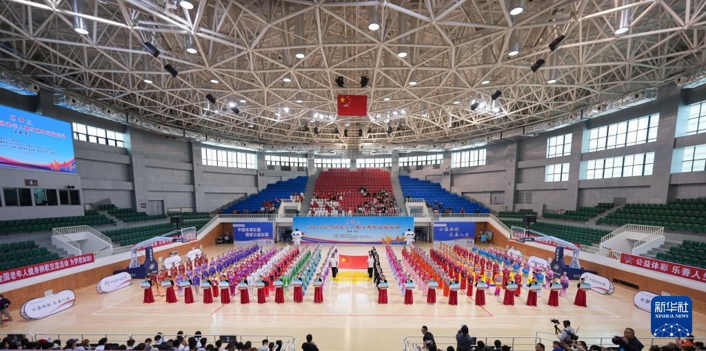 半岛体育2025年天下老年人健身秧歌交换举动在新疆奎屯落幕(图3)