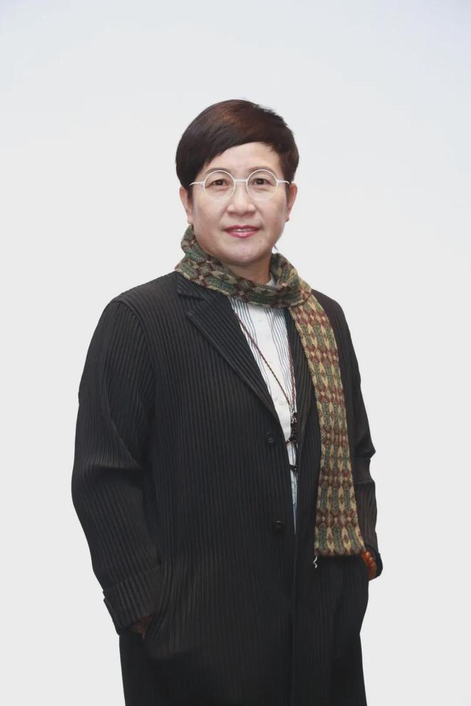 半岛官网贯彻中心都会事情集会肉体·行业声音张丽：以室内粉饰之美筑就当代化群众都会(图1)