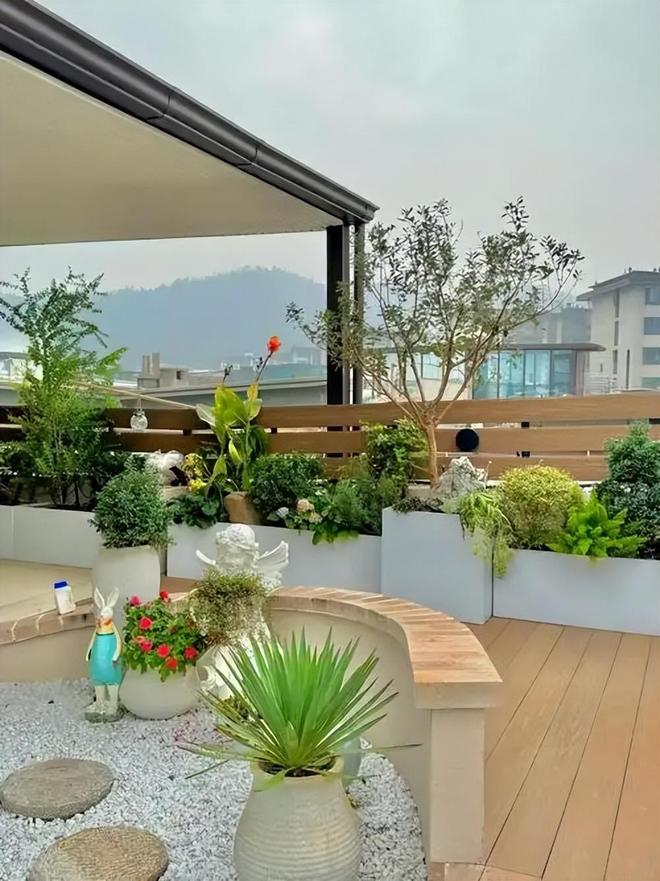 半岛官方网站不听劝对峙买“顶楼带天台”的屋子才住了3个月就想搬场！(图3)