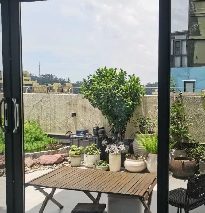 半岛官方网站不听劝对峙买“顶楼带天台”的屋子才住了3个月就想搬场！(图5)